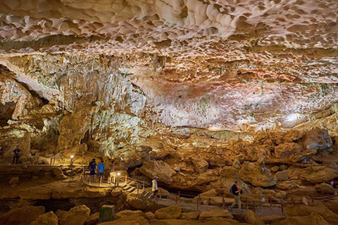 Ha Long 1 dia em grupo pequeno e caiaquePartida de dia inteiro da Baía de Ha Long saindo de Ha Noi