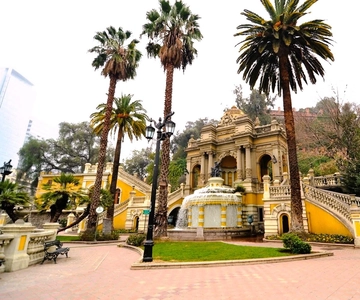 Santiago: Private City Tour & Viña Santa Rita Wine Tasting