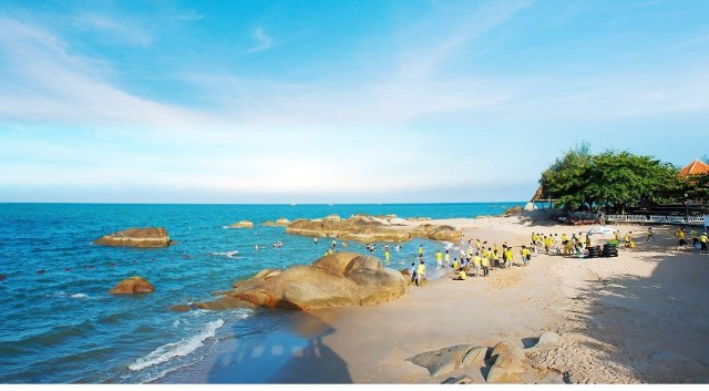 From Ho Chi Minh: Vung Tau Beach - A Beautiful Beach