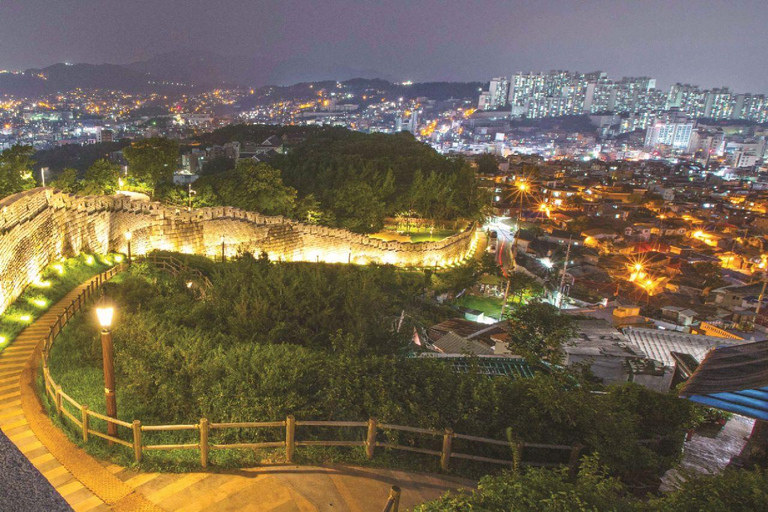 Seoul : Changgyeonggung & Gwangjang Market & Naksan Park A. Gwangjang Market Foodie + Changgyeonggung + Naksan Park