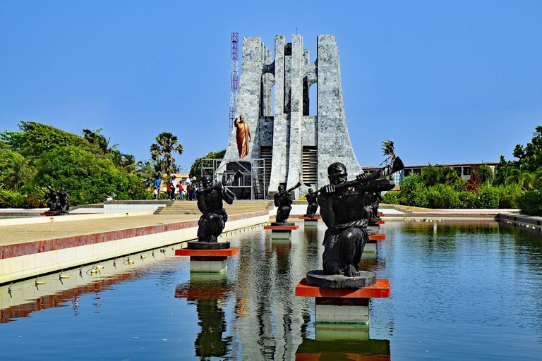 Accra: Kwame Nkrumah Memorial Park und lokale Boxhalle