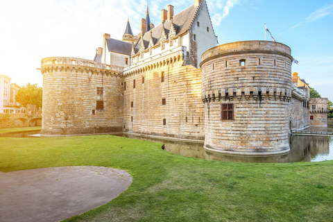 Best of Nantes: Private Walking Tour with a Local Private City Walking Tour - 3Hr