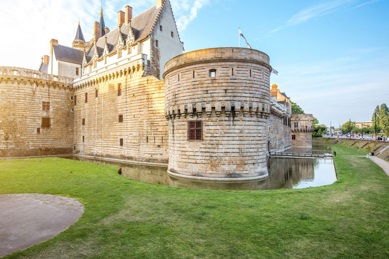 Best of Nantes: Private Walking Tour with a Local Private City Walking Tour - 3Hr