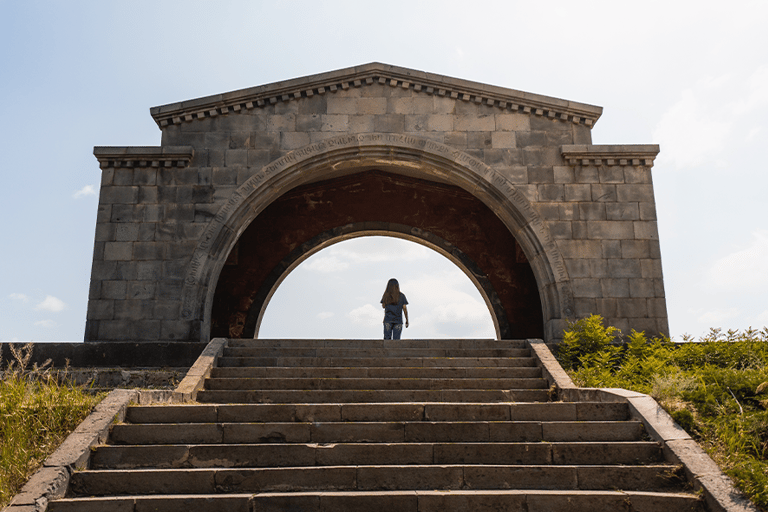 Erevan : Visite du temple païen de Garni, de Geghard et de la boulangerie Lavash