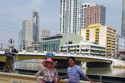 Manila Twilight in Intramuros: Love &amp; War Night Walk Tour