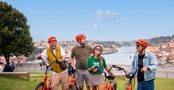 Porto: Hidden Details Bike Tour with Discovery Cards
