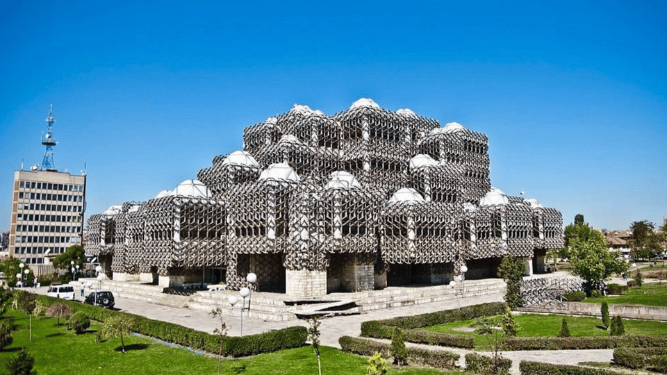 Ein Tag der kulturellen Entdeckung Prizren und Prishtina Tour