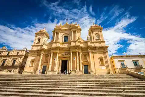 Private tour of Noto and wine tasting from Syracuse