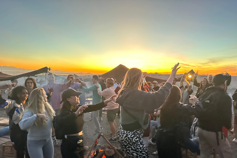 Paket, Quad, Kamelritt bei Sonnenuntergang, Mahlzeit mit Einheimischen in PalmPaket, Quad-Bike, Kamelritt bei Sonnenuntergang & Abendessen à Palm Grove