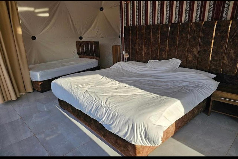 Wadi Rum: 6-Hour Jeep Tour with Bubble Tent Stay and 2 Meals