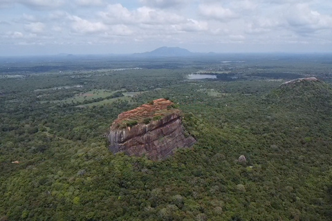 Colombo: Tagestour nach Sigiriya, Dambulla &amp; DorfbesuchColombo: Tagestour nach Sigiriya und Dambulla, nur Transport