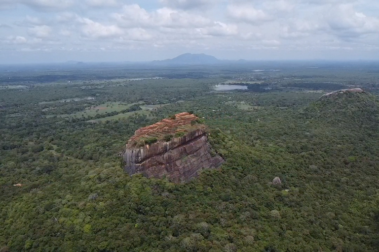 Colombo: Sigiriya, Dambulla & Village Experience Day Trip Colombo:Sigiriya, Dambulla All Inclusive Day Tour