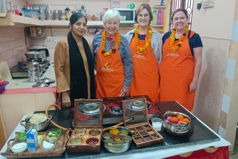 Aula de culinária indiana com mercado de vegetaisAula de culinária vegetariana e não vegetariana com mercado de vegetais