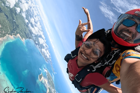 Skydive Zanzibar - Paracaidismo en tándemParacaidismo en Zanzíbar