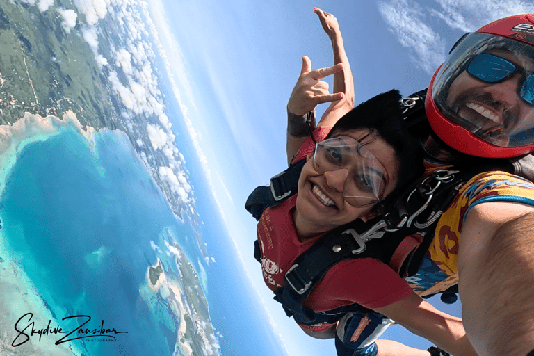 Skydive Zanzibar - Fallskärmshoppning med tandemSkydive Zanzibar