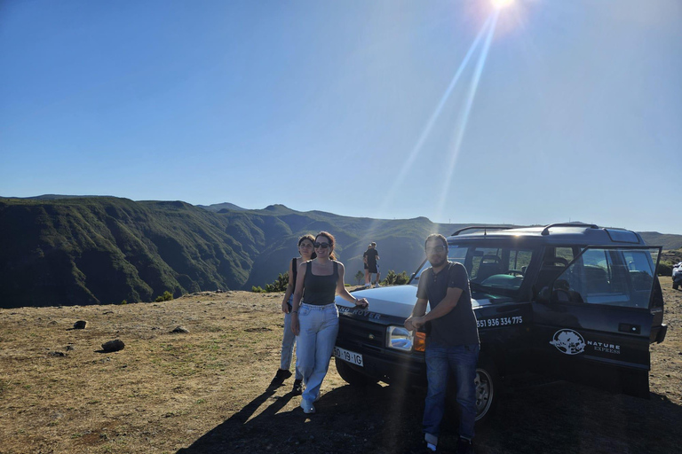 Madera: wycieczka jeepem z tyrolką, huśtawką i wulkanicznymi basenamiMadera: wycieczka jeepem z tyrolką, huśtawką i basenami wulkanicznymi