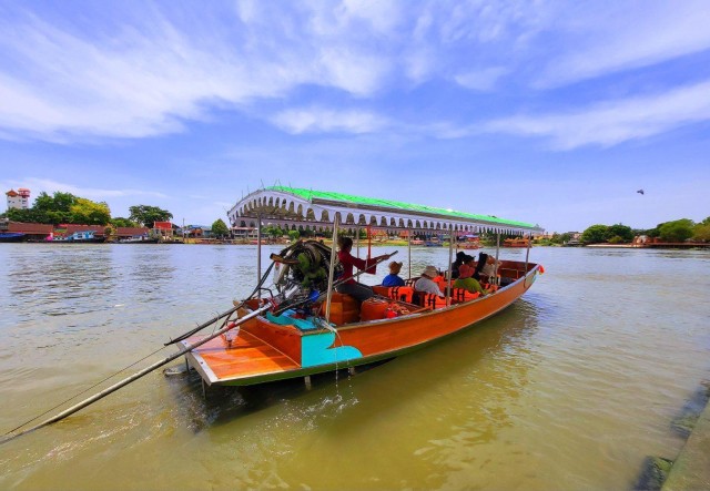 Visit Ayutthaya Private 1 hour Boat tour Pa Sak River in Ayutthaya, Tailândia