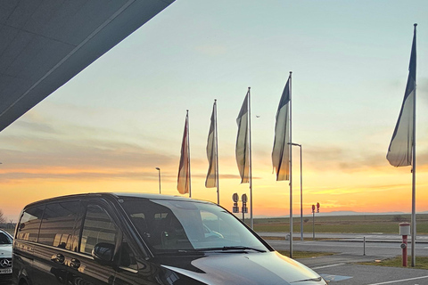 Vienna: Guided city tour with a local guide (vehicle included)