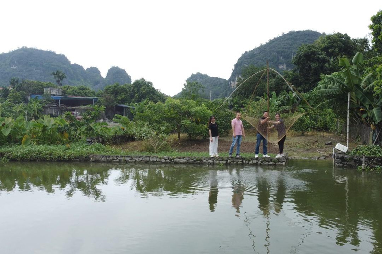 Ninh Binh: Rondleiding met gids voor een hele dag in een kleine groep van 9 personen vanuit Hanoi