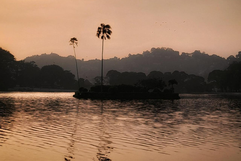 Kandy: Night Tour with Boat Safari, Cultural Show & Temples