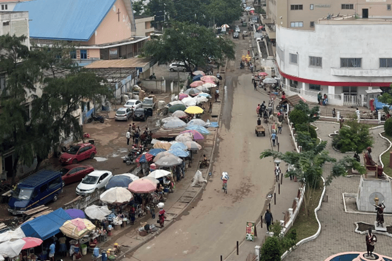 Makola Market Walking Tour: Fun, Snacks & Souvenir