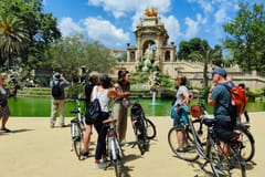 Barcelona: Fahrrad- oder E-Bike-Tour, Top-Sehenswürdigkeiten & lokale Einblicke