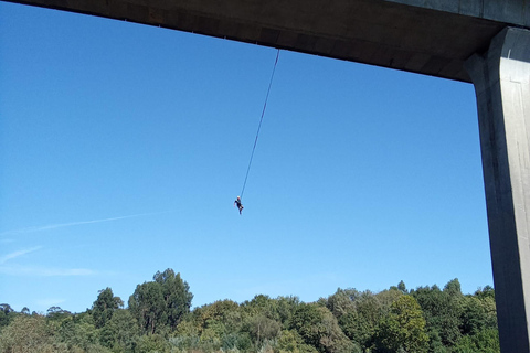 MELGAÇO: Pendular jump on the River Minho with Ruta Aventura.