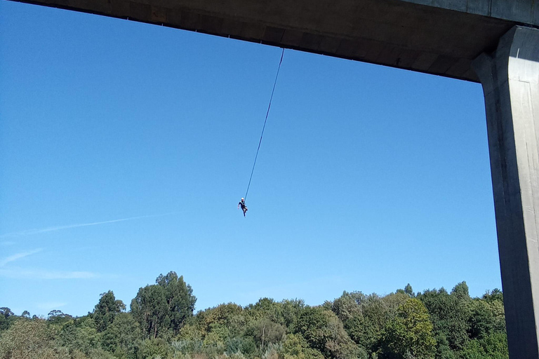 MELGAÇO: Pendular jump on the River Minho with Ruta Aventura.