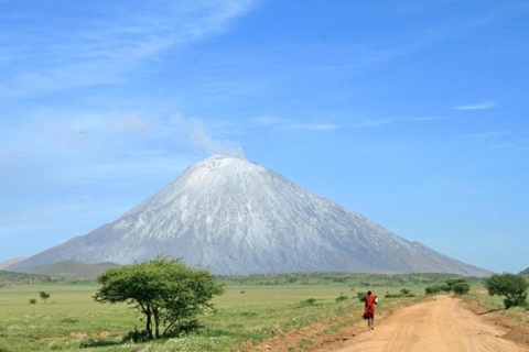 Haz senderismo por el monte Oldonyo Lengai. "Montaña de Dios"