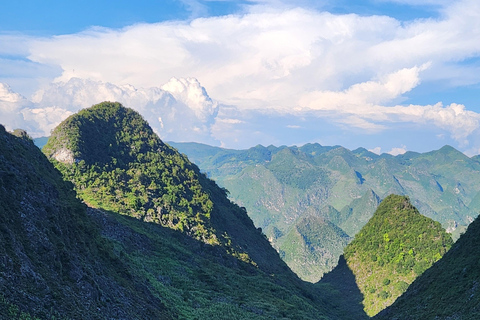 Tour di 4 giorni dell&#039;anello di Ha Giang con notte extra e pick-upTour in CABINA INDIVIDUALE DORME