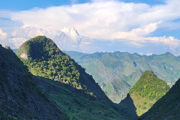 Tour di 4 giorni dell&#039;anello di Ha Giang con notte extra e pick-upTour in CABINA INDIVIDUALE DORME