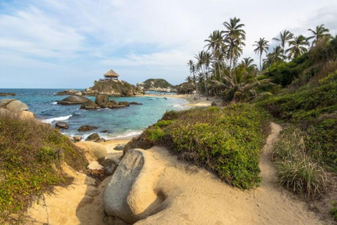 Trekking Tayrona complet x 2 jours : jungle, plages et culture indigèneTrekking complet Tayrona x 2 jours : jungle, plages et culture indigène