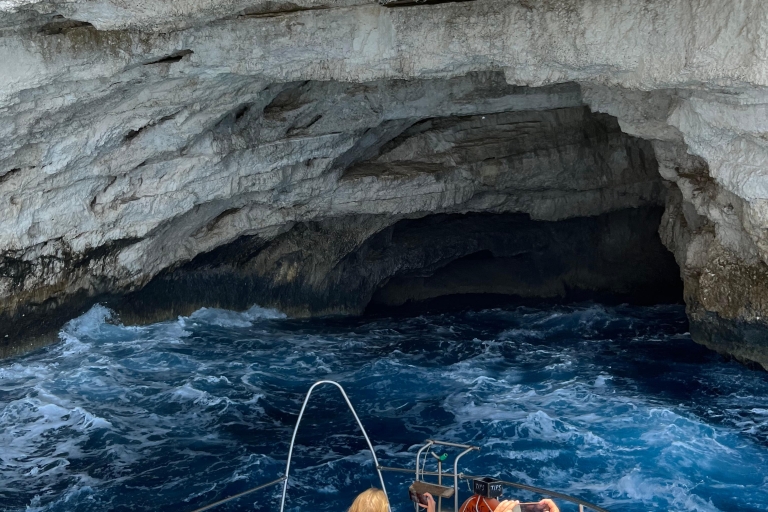 Zakynthos: Rejs wycieczkowy łodzią ze szklanym dnem do wraku statku i błękitnych jaskińRejs wycieczkowy łodzią ze szklanym dnem do wraku statku, jaskiń i białej plaży