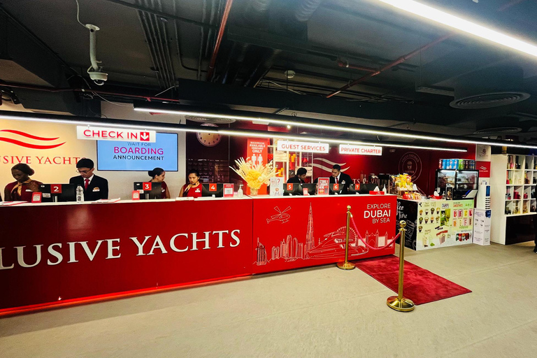 迪拜码头游艇之旅：1 小时内游览艾恩轮、JBR 和海港
