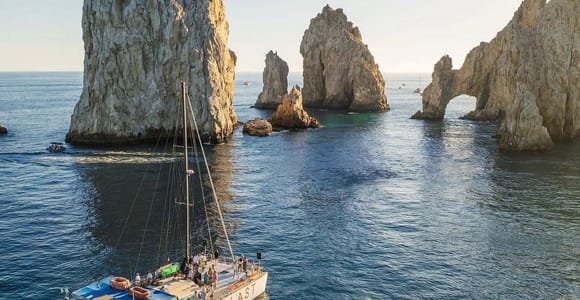Cabo San Lucas: Snorkel Catamaran with Open Bar & Lunch