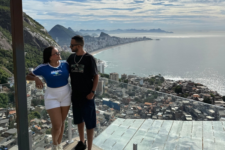 Vidigal Favela Tour with a drink