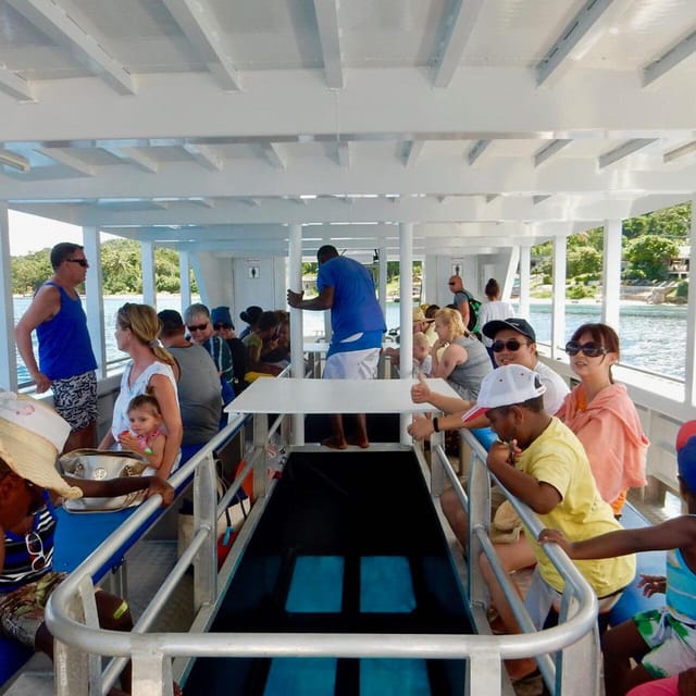 Excursión en barco de fondo de vidrio y aventura de snorkel - Port Vila - Hizvo