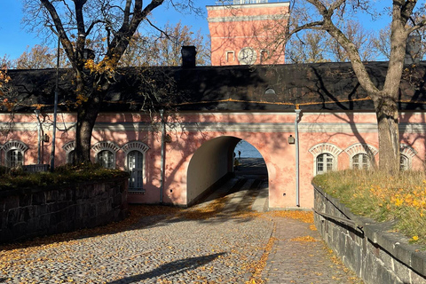 Private UNESCO Suomenlinna Tour: Fortress & Sea landscapes