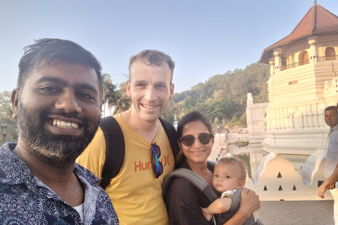 Kandy: Private Tuk Tuk City Tour with Local Guide