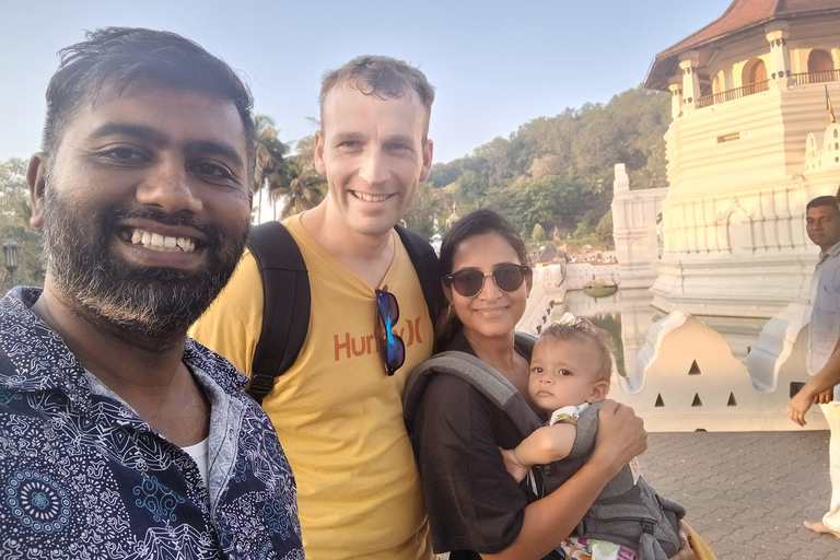 Kandy: Private Tuk Tuk City Tour with Local Guide