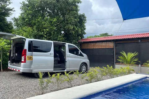 Transport de San José à Tortuguero (La Pavona)