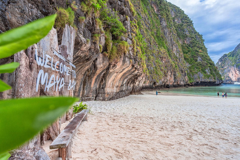 Phuket: Excursión en catamarán rápido por Phi Phi y Maya Bay