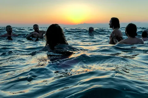 AQUA SPLASH SUNSET : Mega Tobogán & Cóctel & Natación
