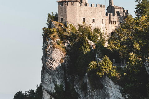 San Marino in a semi-private group: guided tour with Pass for 7 museums and towers