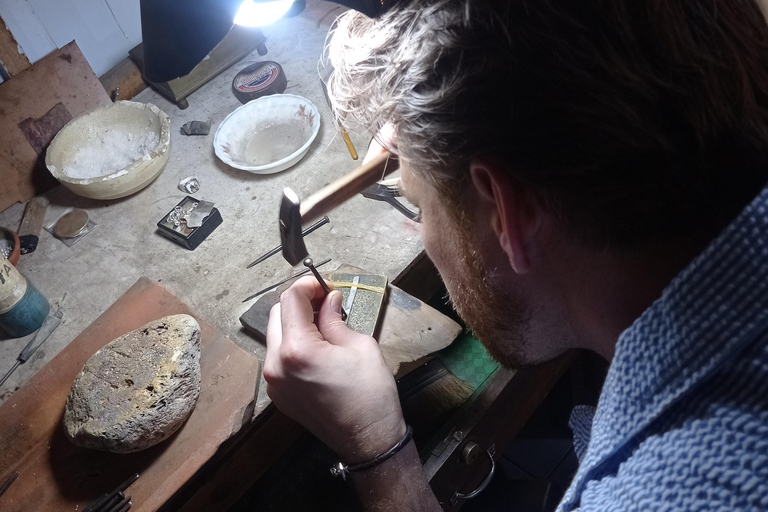 Kotagede: Doświadczenie tworzenia srebra z lokalnym złotnikiem