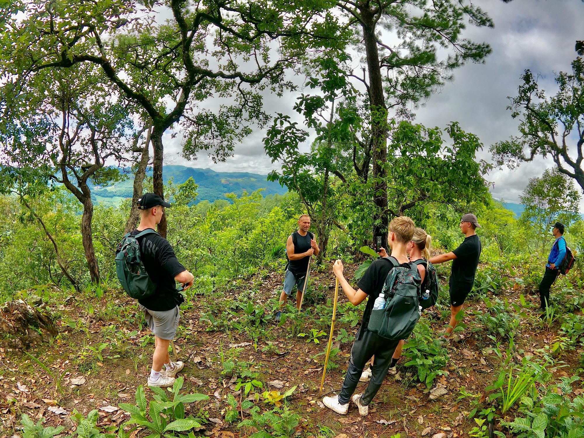 Privates Tham Lod: 2D Höhlen- und Trekking-Erlebnis ab Pai