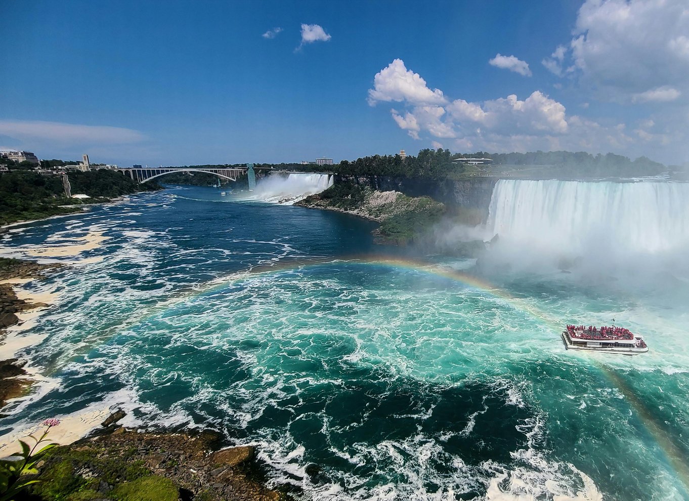 Toronto: Niagara Falls Tour med guidet krydstogt og Behind The Falls