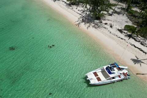 Punta Cana: Hip-Hop & Afrobeats Party Boat with Open Bar