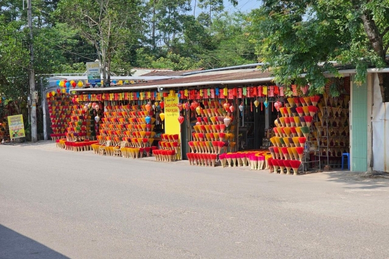 Visite d'une demi-journée à Hue en moto : Parc aquatique, encens et pagode