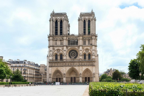 Small Group Notre Dame Tour with Skip-the-Line Access